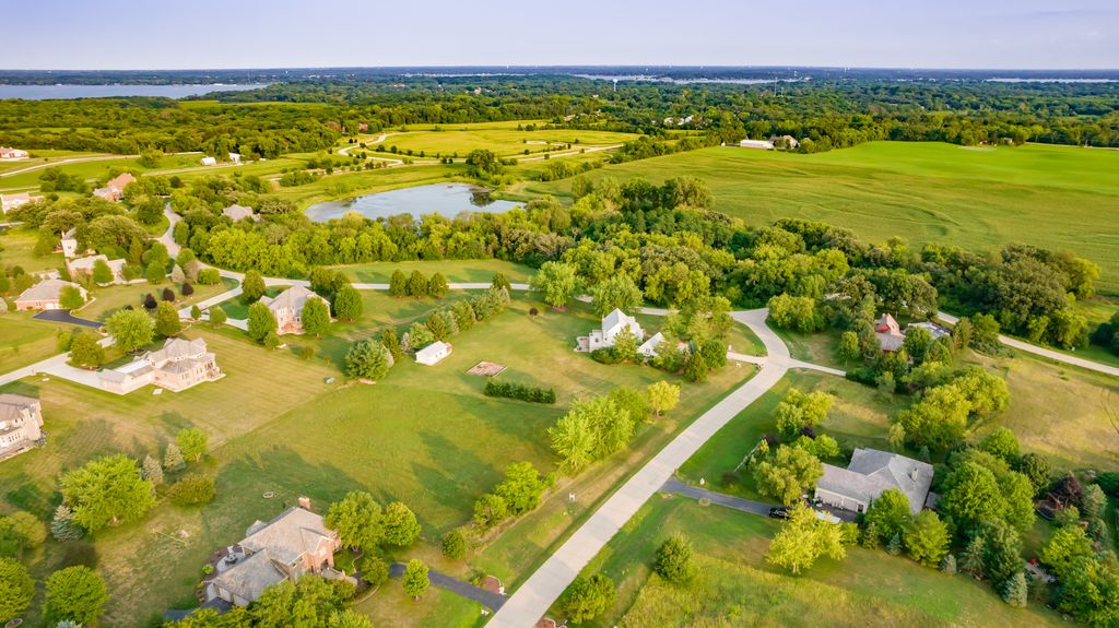 8300 Appaloosa Lane, Spring Grove, IL 60081