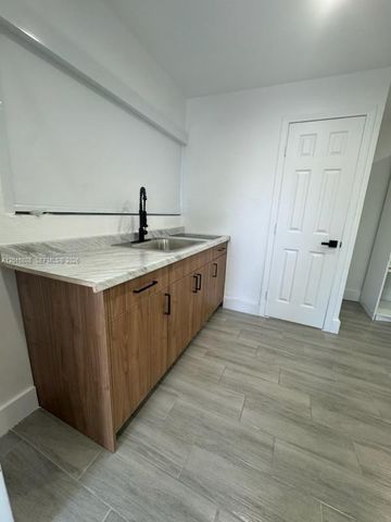 833 NW 75th St, Miami, FL 33150