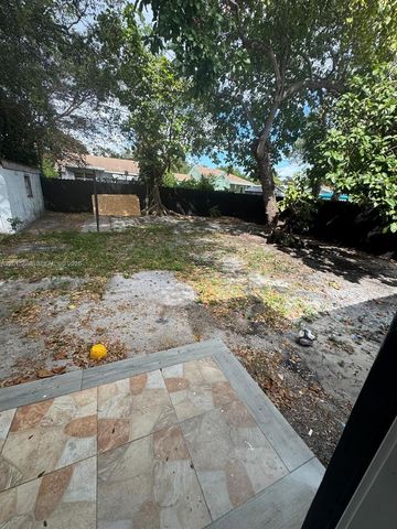 833 NW 75th St, Miami, FL 33150