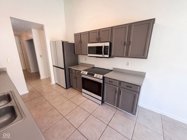 2018 Oakbrooke Court, Avon, IN 46123
