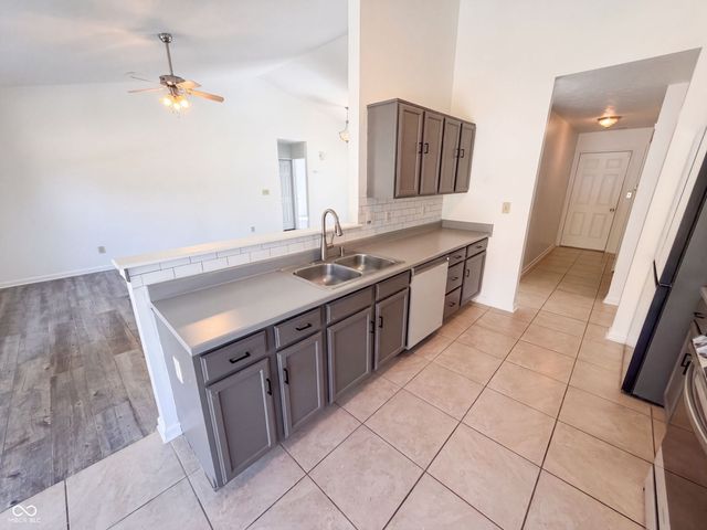 2018 Oakbrooke Court, Avon, IN 46123