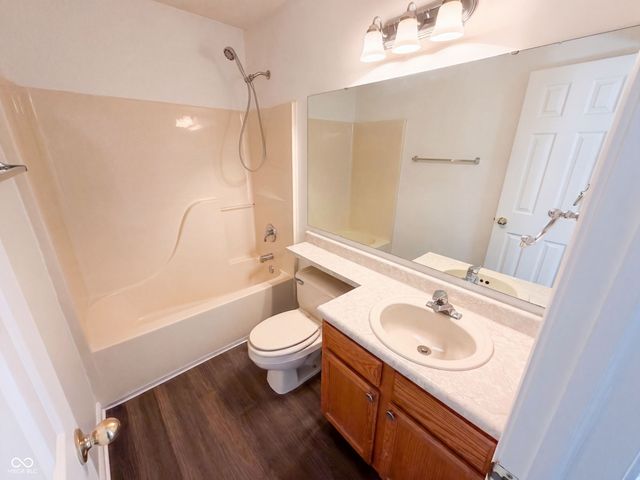 2018 Oakbrooke Court, Avon, IN 46123