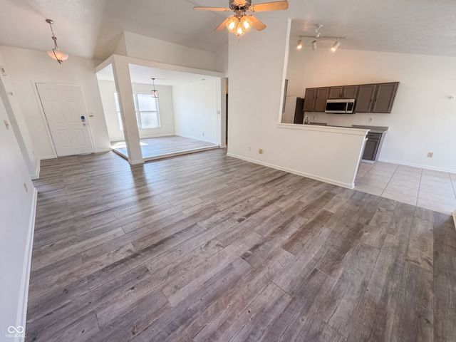 2018 Oakbrooke Court, Avon, IN 46123