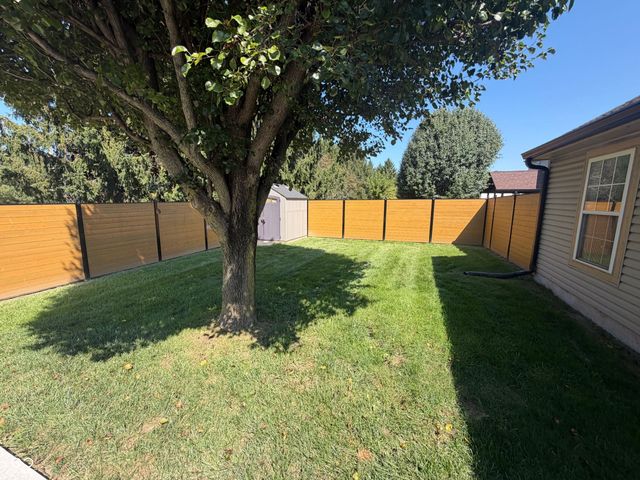 2018 Oakbrooke Court, Avon, IN 46123