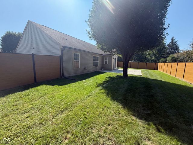 2018 Oakbrooke Court, Avon, IN 46123