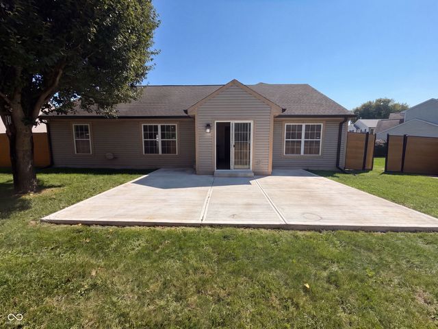 2018 Oakbrooke Court, Avon, IN 46123