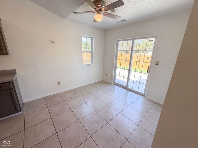 2018 Oakbrooke Court, Avon, IN 46123