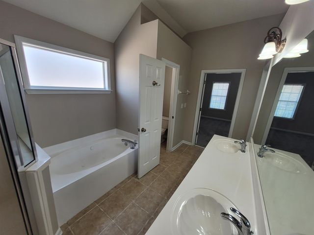 967 CAIRN CREEK DR, Memphis, TN 38018