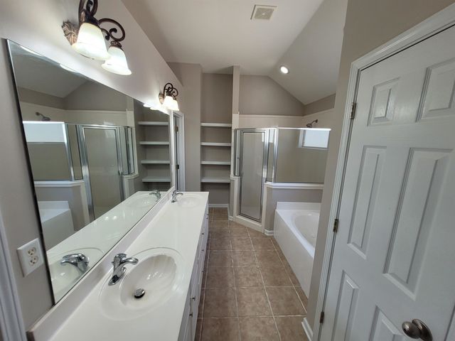 967 CAIRN CREEK DR, Memphis, TN 38018