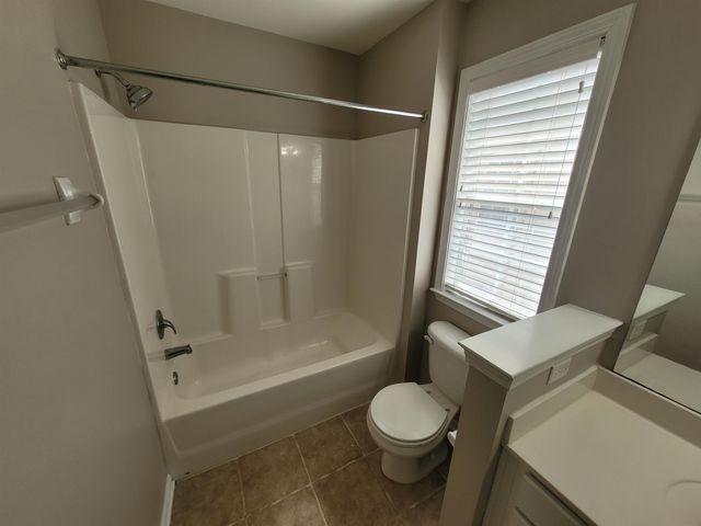 967 CAIRN CREEK DR, Memphis, TN 38018