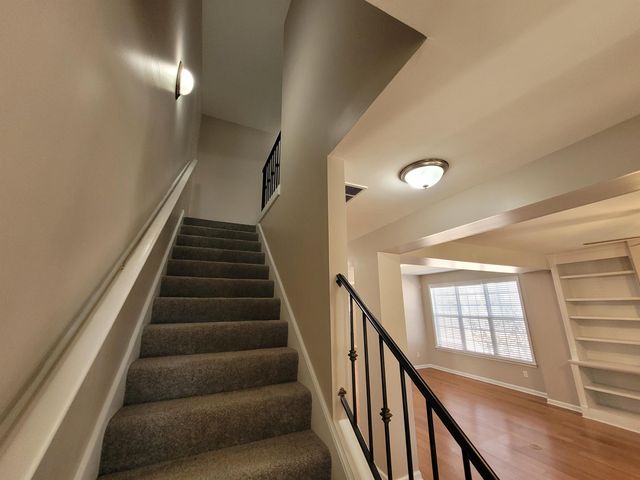 967 CAIRN CREEK DR, Memphis, TN 38018