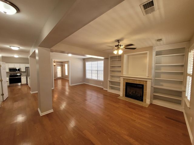 967 CAIRN CREEK DR, Memphis, TN 38018