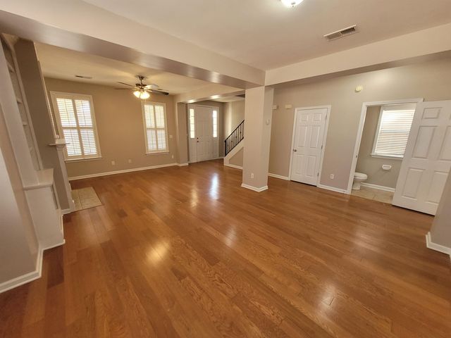 967 CAIRN CREEK DR, Memphis, TN 38018