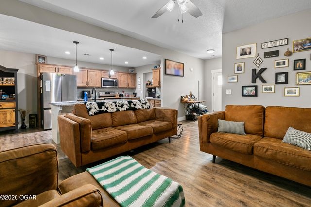 2033 Lakeview Street, Carthage, MO 64836