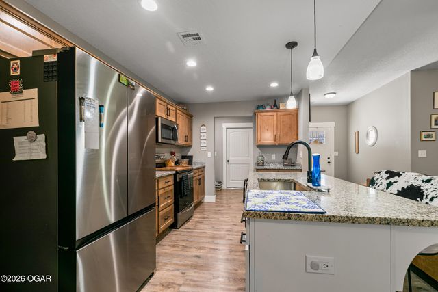 2033 Lakeview Street, Carthage, MO 64836