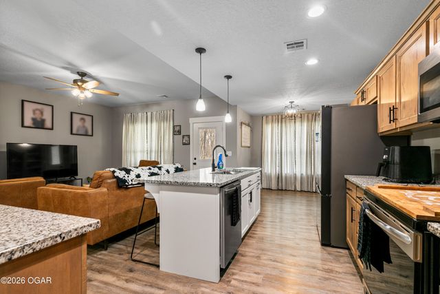 2033 Lakeview Street, Carthage, MO 64836