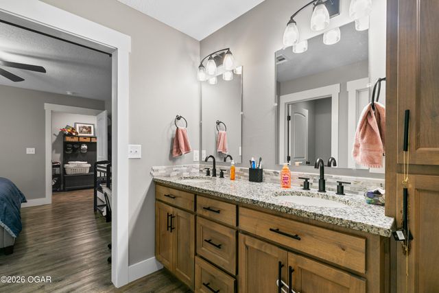 2033 Lakeview Street, Carthage, MO 64836