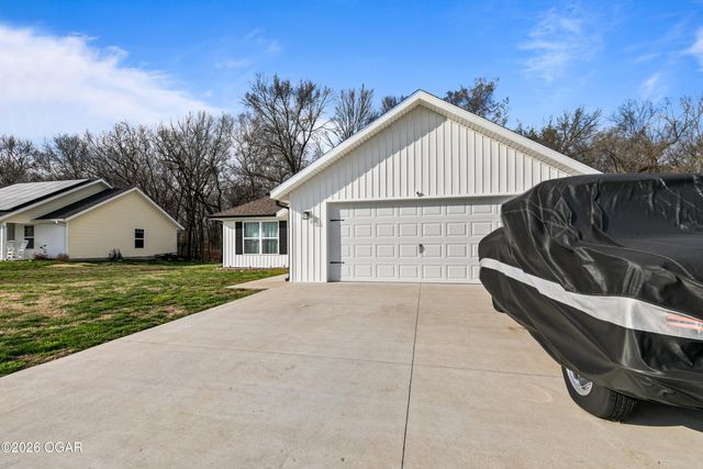 2033 Lakeview Street, Carthage, MO 64836