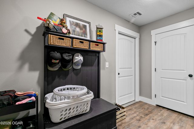 2033 Lakeview Street, Carthage, MO 64836