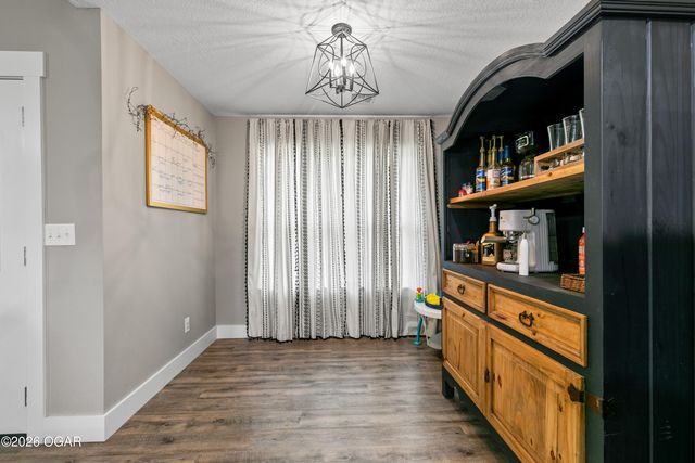 2033 Lakeview Street, Carthage, MO 64836