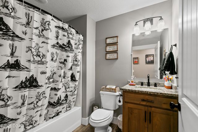 2033 Lakeview Street, Carthage, MO 64836