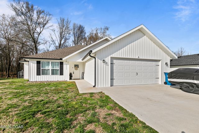 2033 Lakeview Street, Carthage, MO 64836