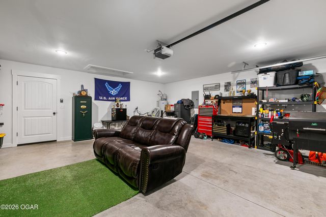 2033 Lakeview Street, Carthage, MO 64836