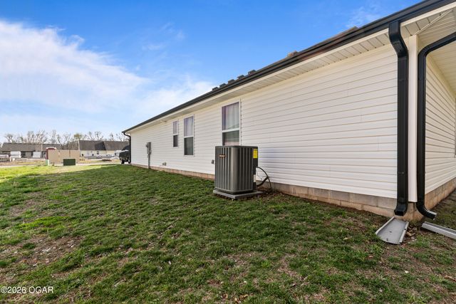 2033 Lakeview Street, Carthage, MO 64836