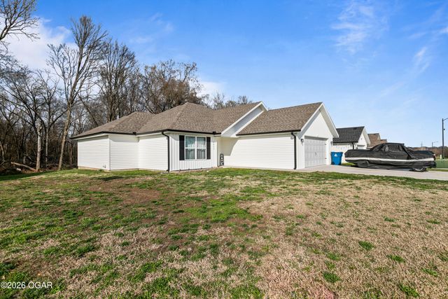 2033 Lakeview Street, Carthage, MO 64836