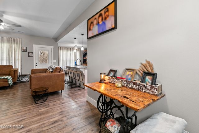 2033 Lakeview Street, Carthage, MO 64836