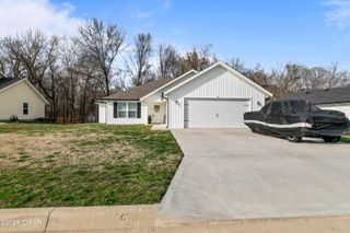 2033 Lakeview Street, Carthage, MO 64836
