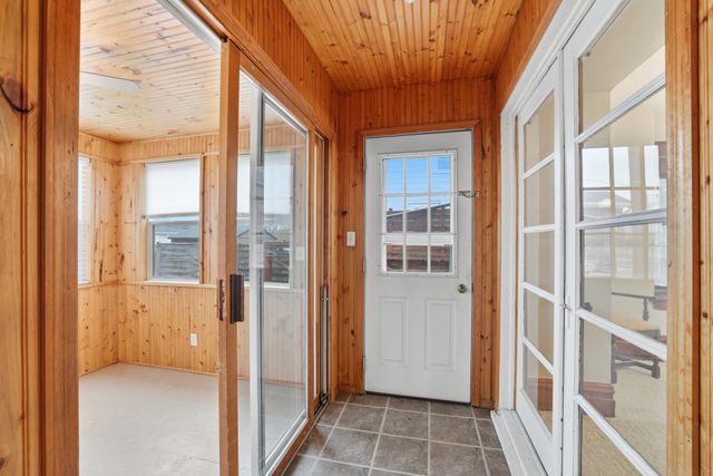 1209 Juno Avenue, Saint Paul, MN 55116