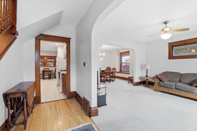 1209 Juno Avenue, Saint Paul, MN 55116