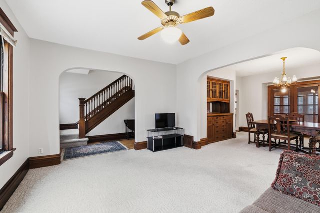 1209 Juno Avenue, Saint Paul, MN 55116