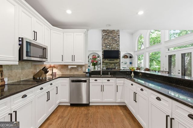 8575 Anchor On Lanier Court, Gainesville, GA 30506