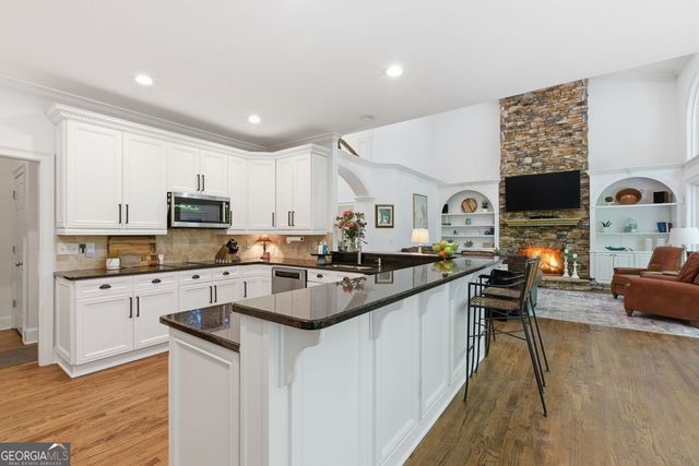 8575 Anchor On Lanier Court, Gainesville, GA 30506