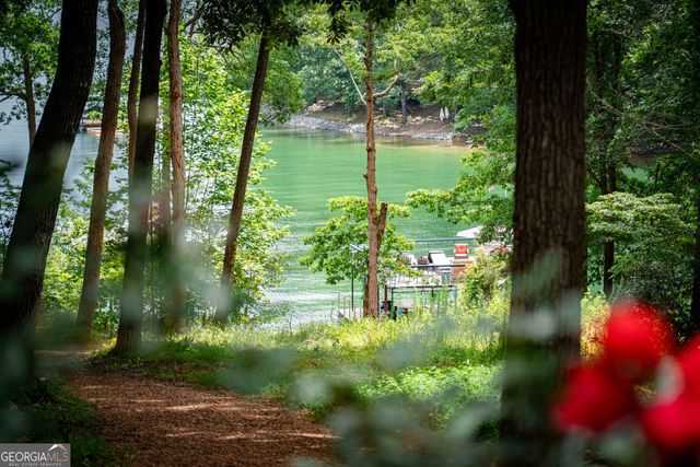 8575 Anchor On Lanier Court, Gainesville, GA 30506