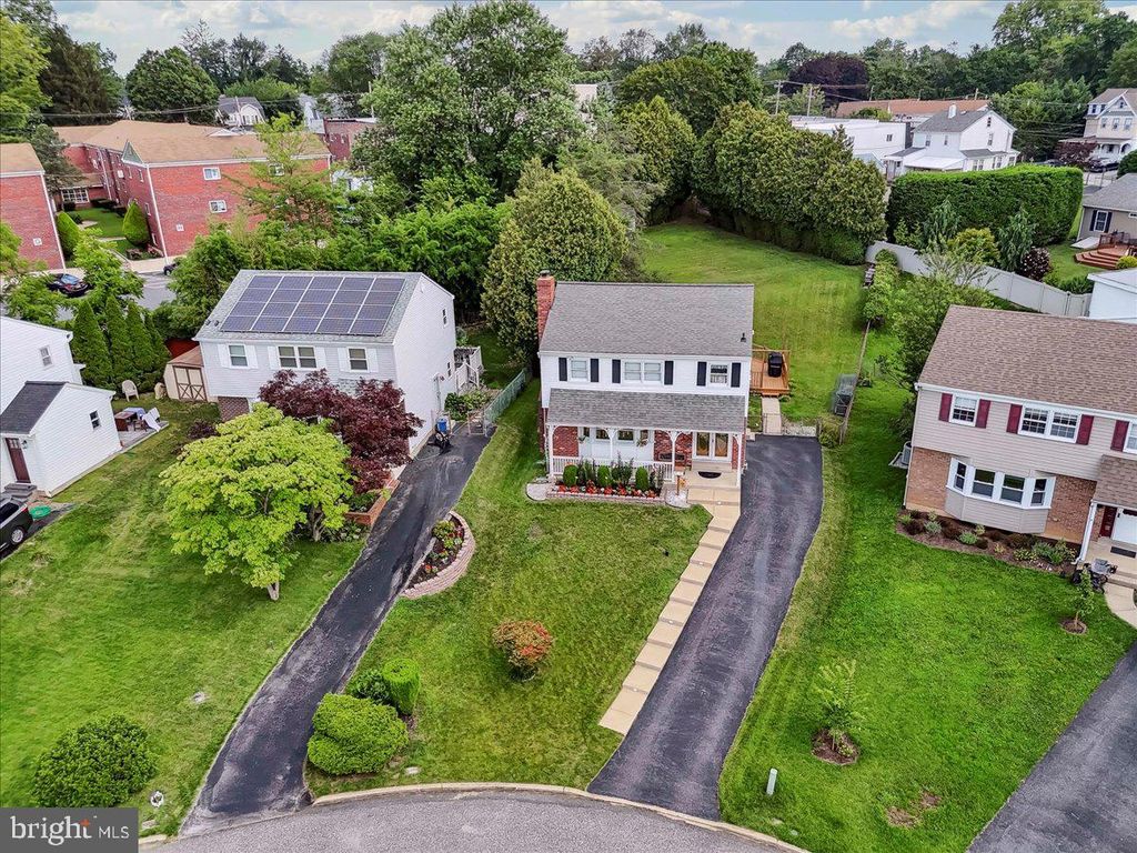 12 DORA DR, Media, PA 19063