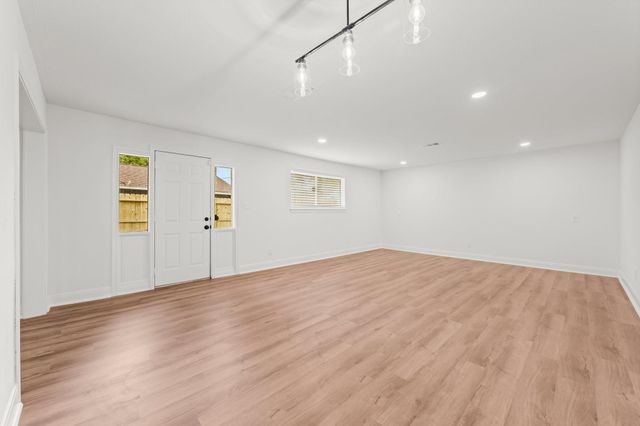 9231 Rockcliff Drive, Houston, TX 77037