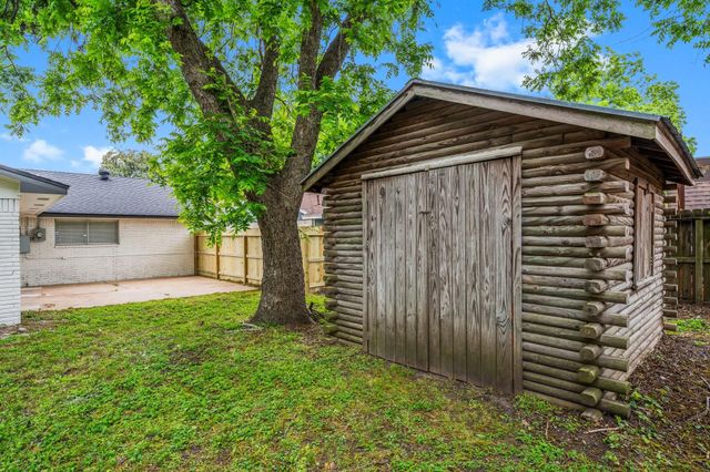 9231 Rockcliff Drive, Houston, TX 77037