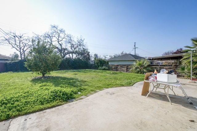 236 E Garland Avenue, Fresno, CA 93704