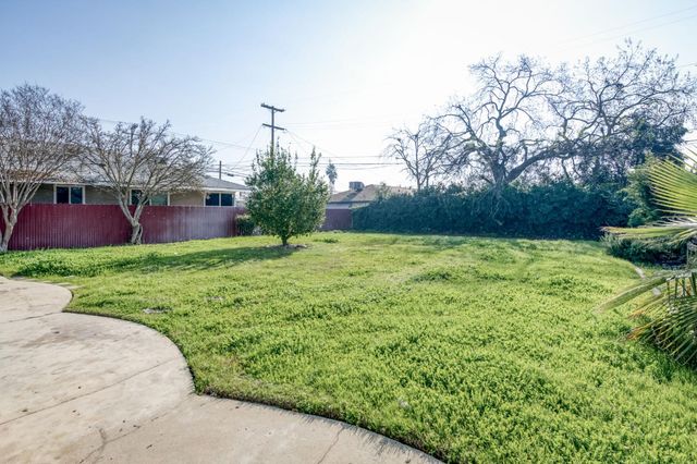 236 E Garland Avenue, Fresno, CA 93704