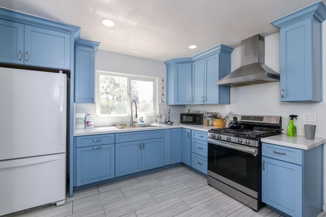 236 E Garland Avenue, Fresno, CA 93704