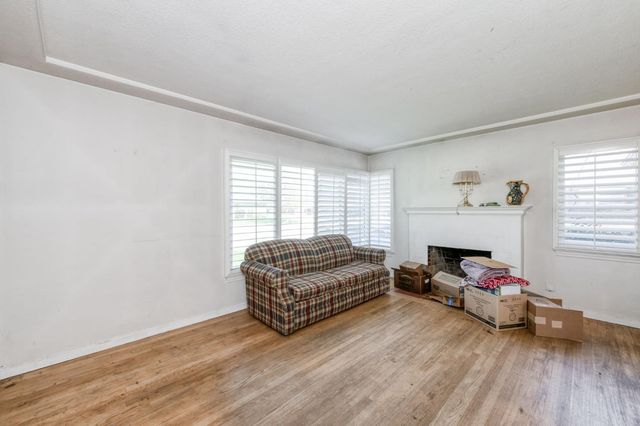 236 E Garland Avenue, Fresno, CA 93704