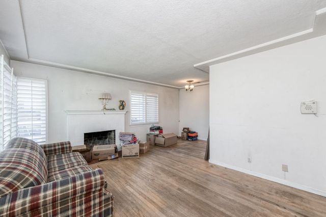 236 E Garland Avenue, Fresno, CA 93704