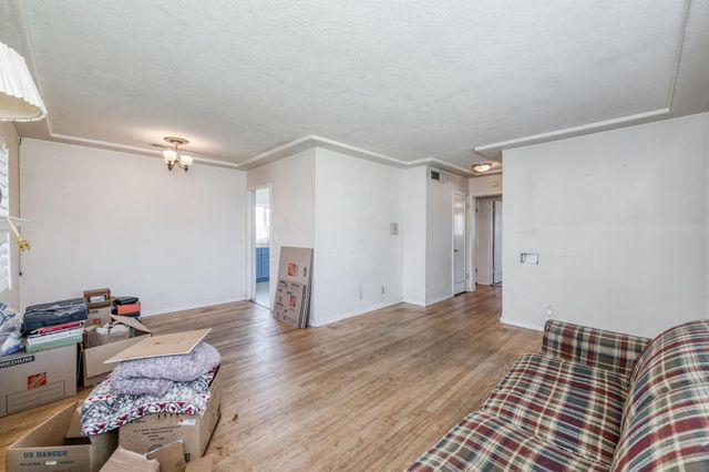 236 E Garland Avenue, Fresno, CA 93704