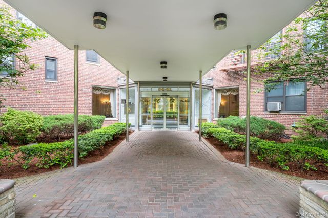 84-01 Main Street 107, Briarwood, NY 11435