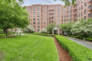 84-01 Main Street 107, Briarwood, NY 11435