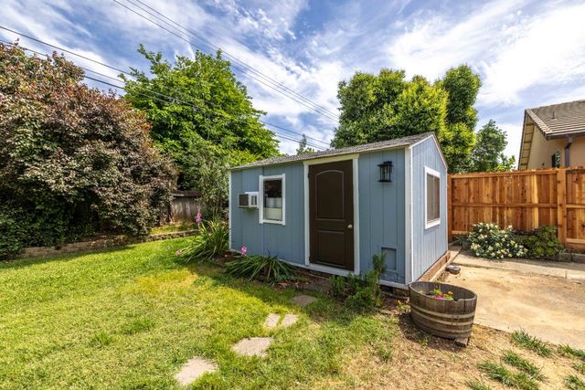 3832 Henderson Way, Carmichael, CA 95608