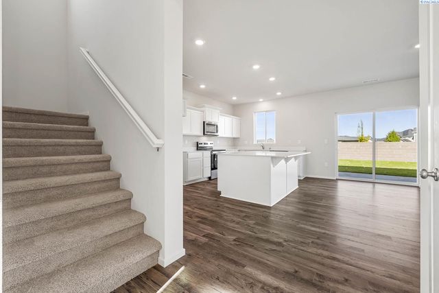 6102 Road 115, Pasco, WA 99301